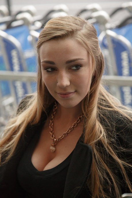 Kendra Sunderland umělecký model obrázky